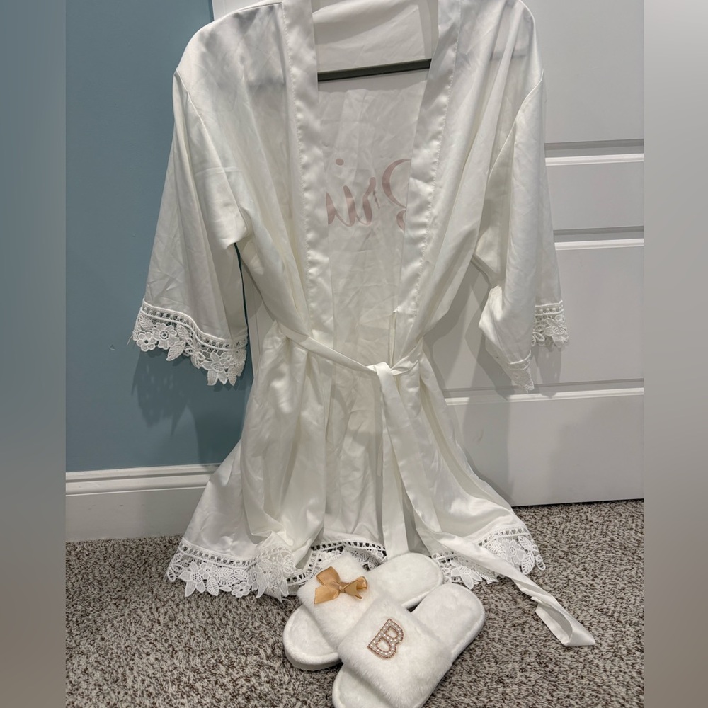 Bridal Bundle: Robe + Slippers - Picture 2 of 5